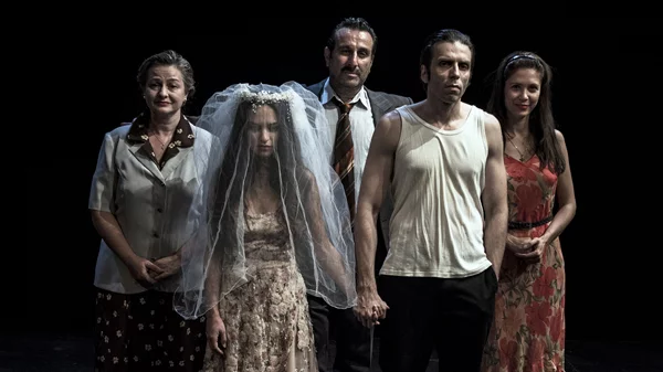 Η Ελένη Σκότη σκηνοθετεί τον "Γάμο" του Μάριου Ποντίκα