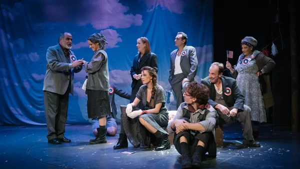 "Dogville": Η συγκλονιστική αλληγορία του Λαρς Φον Τρίερ ζωντανεύει στο σανίδι