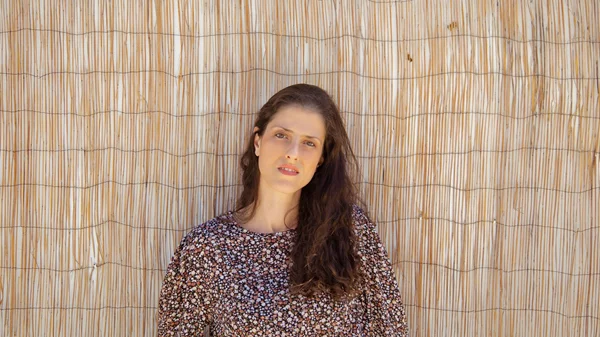 Ιώ Βουλγαράκη: "Το θέατρο μπορεί να μας εξανθρωπίσει στις πιο κτηνώδεις εποχές"