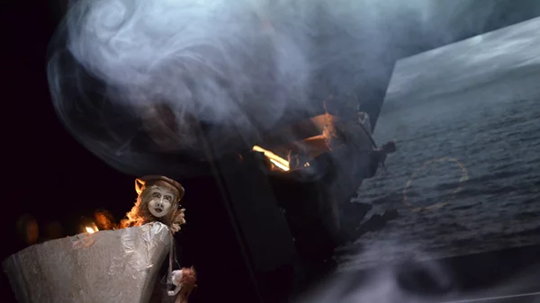 "Rebetiko": Ωδή στην ιστορία της Μικρασίας μέσα από την τέχνη του κουκλοθέατρου