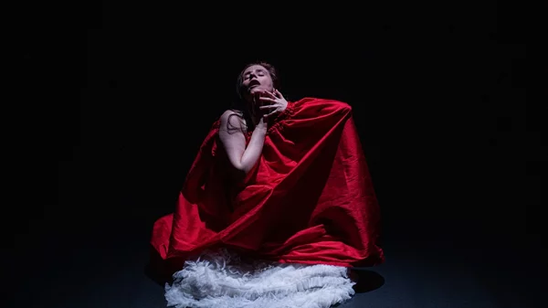 Η Χριστίνα Κυριαζίδη ταξιδεύει "Στο σώμα" και τη γυναικεία ταυτότητα