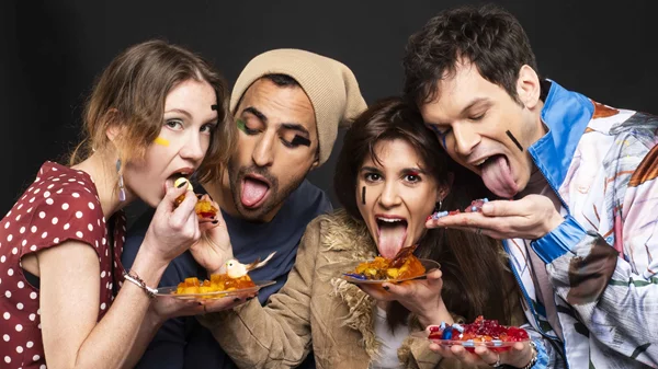 "Μη σκαλίζεις την άμμο": Άπαιχτο έργο των αδελφών Κούφαλη στο Δημοτικό Θέατρο Πειραιά