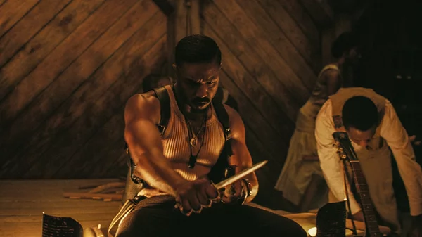 Μάθαμε τα πάντα για τους "Αμαρτωλούς" Μάικλ Μπ. Τζόρνταν και Ράιαν Κούγκλερ