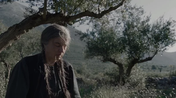 Η Καρυοφυλλιά Καραμπέτη σαρώνει στο τρέιλερ της "Φόνισσας"