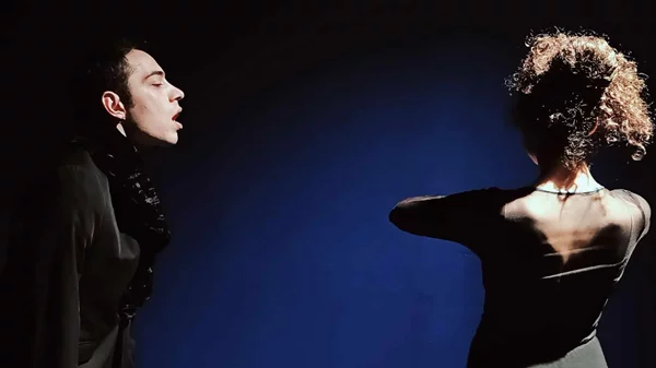 Η "Οικογένεια Τσέντσι" ταξιδεύει στη Ρώμη: η Βεατρίκη επιστρέφει στον τόπο της τραγωδίας