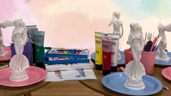 Η Εύα Σαμαρά και το "Apokosmo Creations" μας προσκαλούν σε μαθήματα ζωγραφικής αγαλμάτων στο Παγκράτι