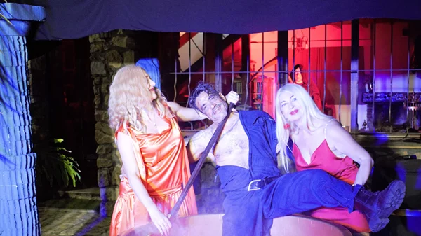 Σαίξπηρ, Αριστοφάνη, Έλγιν... "Όλοι στα καζάνια σας"!