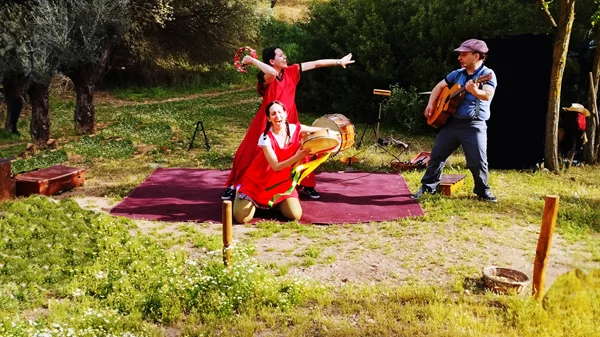 Η ομάδα Μορφές Έκφρασης με τρεις καλοκαιρινές παραστάσεις στον Διομήδειο Βοτανικό Κήπο