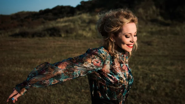 Η Anneke Van Giersbergen έρχεται στο Gazarte