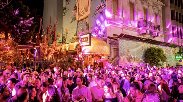 Το "Che" γιορτάζει τα 7α γενέθλιά του με ένα street party