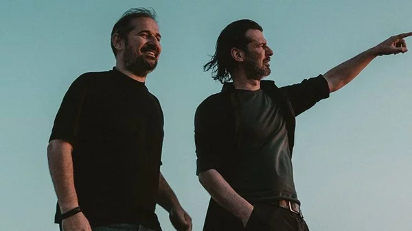 Γιώργος και Νίκος Στρατάκης σε μια μεγάλη συναυλία στην Τεχνόπολη