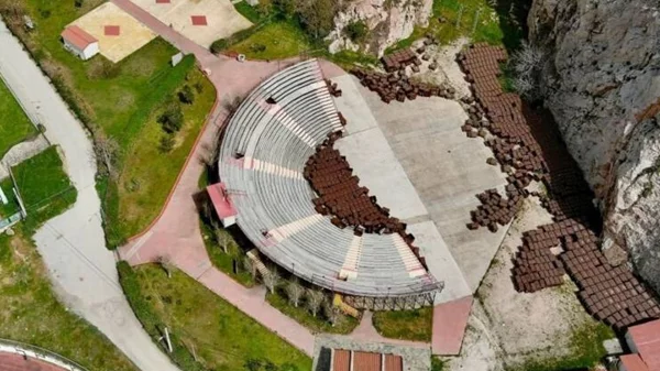 "Στη σκιά των Βράχων": Δείτε το πρόγραμμα του φεστιβάλ για την εβδομάδα 2-8/9