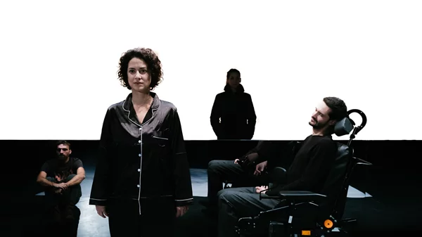 Το Θέατρο Πόρτα σηκώνει αυλαία