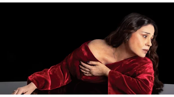 Πρεμιέρα για την "Φλαντρώ"- Μαρία Τζομπανάκη στο Θέατρο Αλάμπρα