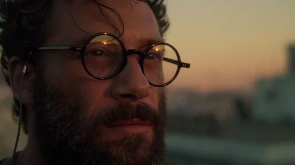 Ο σκηνοθέτης Στράτος Τζίτζης "Έχει Κάτι να Πει" στο Αθηνόραμα