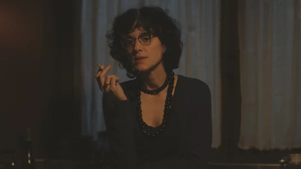 Ρωτήσαμε την Μαριόν Κοτιγιάρ πώς μεταμορφώθηκε στο "Μικρό Θλιμμένο Κορίτσι"