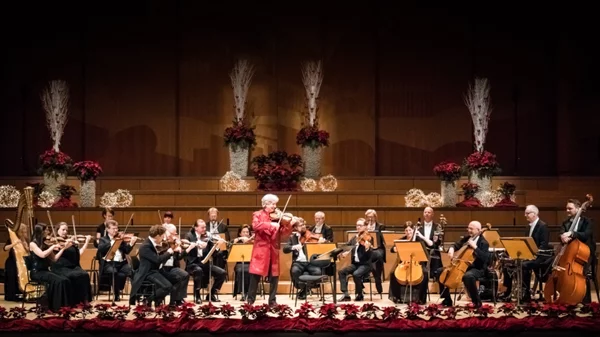 Advent calendar 7/12: Μια ανθοστόλιστη συναυλία στο Μέγαρο