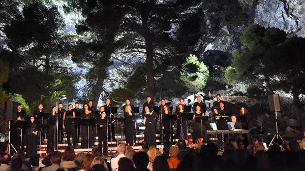 "Αφιέρωμα στον Μίκη Θεοδωράκη" από τη Χορωδία της ΕΡΤ