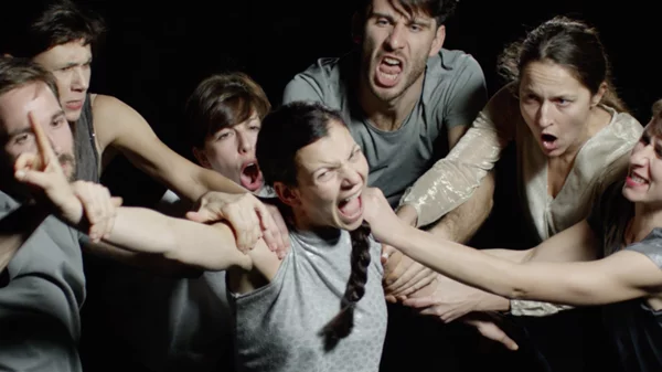 "re-FLOW PORTRAITS": Ψηφιακός και φυσικός χώρος ενώνονται σε μια multimedia εμπειρία χορού