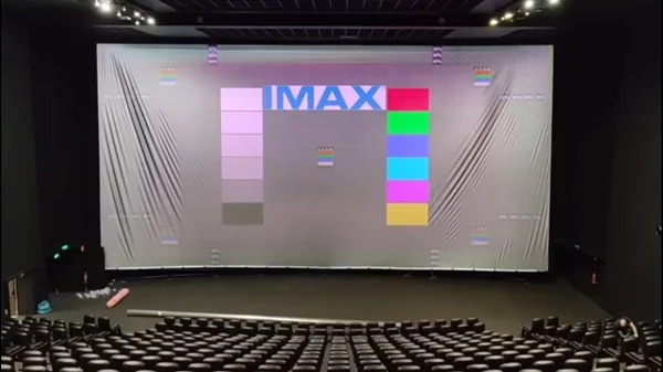 Δείτε πώς φτιάχτηκε η IMAX οθόνη των Village Cinemas
