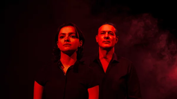 Ο Θανάσης Σαράντος φέρνει την "Αντιγόνη" στα ’70s