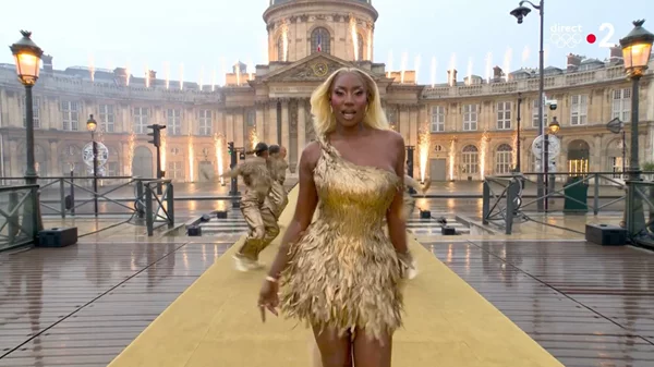 3+1 πράγματα που πρέπει να ξέρεις για τη Γαλλίδα superstar Aya Nakamura