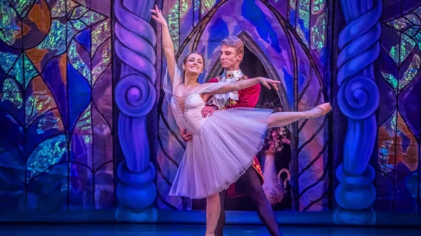 Η "Πεντάμορφη και το Τέρας" έρχεται στον "Ελληνικό Κόσμο" σε μια παράσταση κλασικού μπαλέτου