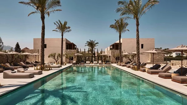 Αφιέρωμα: Ξενοδοχεία για κάθε στυλ διακοπών σε όλη την Ελλάδα