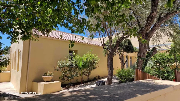 ΥΠΠΟ: Νεότερο μνημείο η πατρική οικία των Μίκη και Γιάννη Θεοδωράκη στα Χανιά