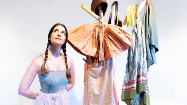 Το παιδικό βιβλίο "Η βασίλισσα των πάντων" που έγινε παράσταση στο Μέγαρο