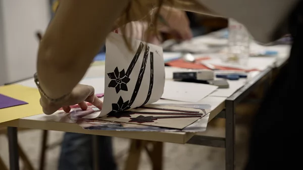 50+ καρτ-ποστάλ προσπαθούν να αλλάξουν τον κόσμο