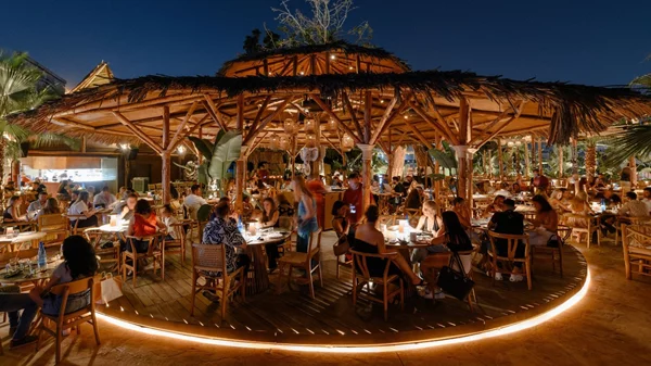 Gajah the secret island: Στον τροπικό του ΣΕΦ