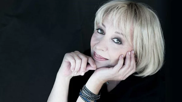 Η Αλέκα Κανελλίδου συναντά τον Γιάννη Κότσιρα στο Θέατρο Άλσος