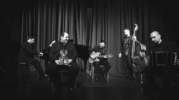 Μελωδίες τάνγκο στο Jazzét Music Hall