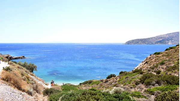 4 παραλίες κοντά στην Αθήνα για να δροσιστείς αυτό το Σαββατοκύριακο