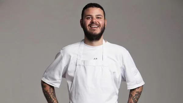 Το Athénée γιορτάζει με Άνταμ Κοντοβά και σαμπάνια