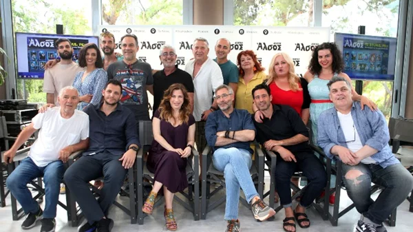 "Τι ζούμε, ρε;": "Μην ξεχνάτε ποτέ ότι η επιθεώρηση είναι κυρίως χαρά"