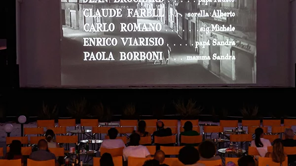 Ο Θερινός Κινηματογράφος "ΑΒ" του Δήμου Αθηναίων ανάβει ξανά τα φώτα του