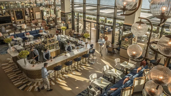 Θρυλικά bar vibes στο Avra και το τελευταίο The Great Sunday Club της χρονιάς