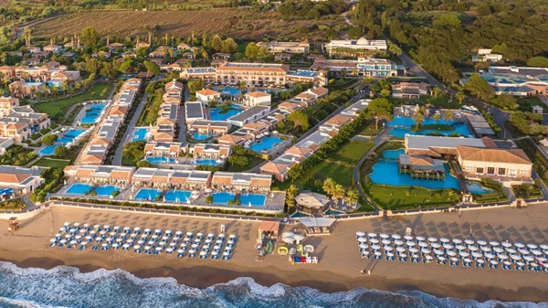 Aldemar Resorts: Τριπλή χρυσή διάκριση στα Tourism Awards 2025