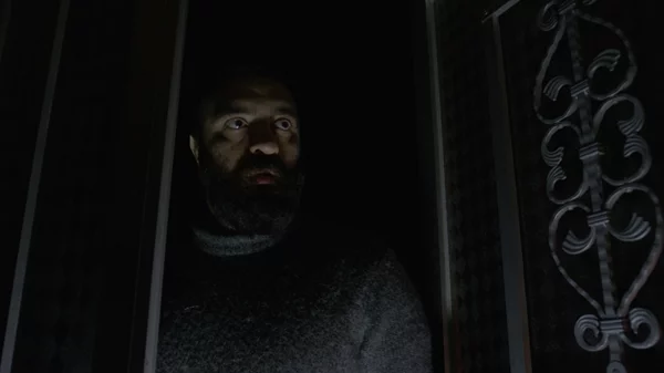 Μην Ανοίγεις την Πόρτα