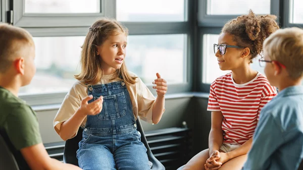 Οι αρνητικοί τύποι "φίλων" και πώς θα τους διαχειριστούν τα παιδιά