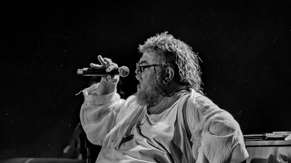 Σταμάτης Κραουνάκης: "Πιάνει ο έρωτας δουλειά"... στο Δημοτικό Αμφιθέατρο "Μίκης Θεοδωράκης"