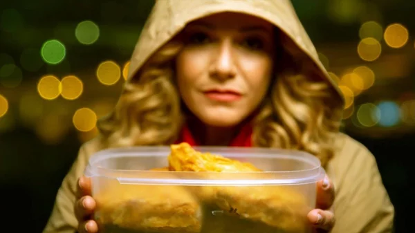 "Η κρεατόπιτα": Ένας μουσικός μονόλογος στο Θεατρικό Βαγόνι της Αμαξοστοιχίας - Θεάτρου το Τρένο στο Ρουφ