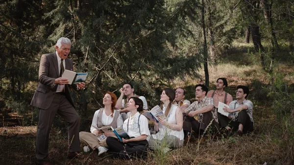 "Τα ψηλά βουνά": Το εμβληματικό έργο έρχεται στη σκηνή του Ακροπόλ