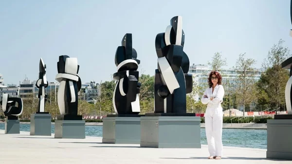 Έφυγε από τη ζωή η διάσημη γλύπτρια Σοφία Βάρη