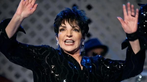 Η Λάιζα Μινέλι θα εκδώσει την αυτοβιογραφία της