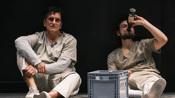 Ο Νίκος Ψαρράς και ο Δημήτρης Παπανικολάου δίνουν νέα ζωή στο "Τελευταία Έξοδος – Ρίτα Χέιγουορθ"