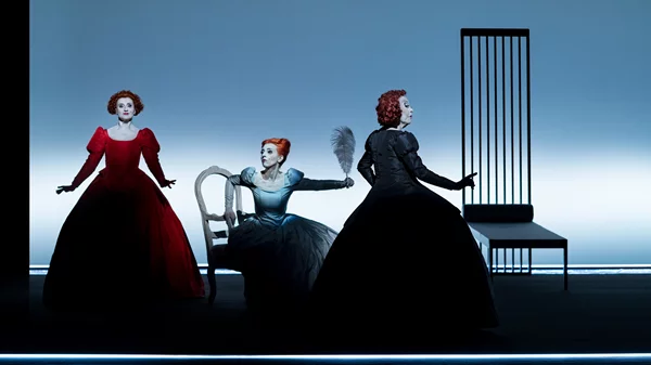 "Τρεις ψηλές γυναίκες": Πρώτες φωτογραφίες από την πολυαναμενόμενη παράσταση του Μπομπ Ουίλσον