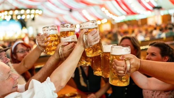 Athens Oktoberfest by Cava Nektar: Το πιο διάσημο φεστιβάλ μπίρας στην καρδιά της Αθήνας